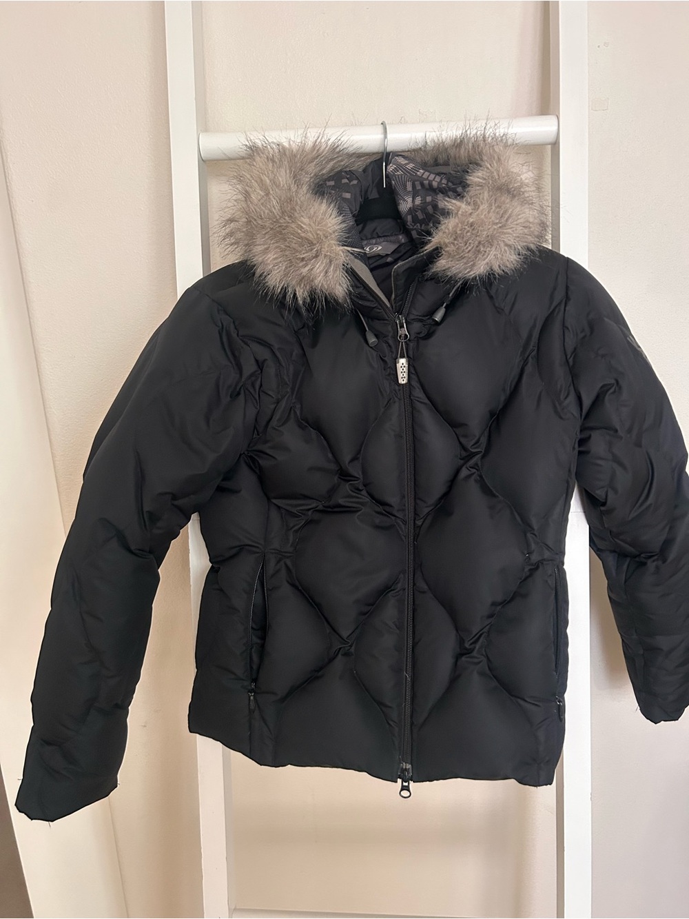 Y2K vintage Salomon Quilted Puffer Jacket with Faux Fur Trim Hood Womens XS